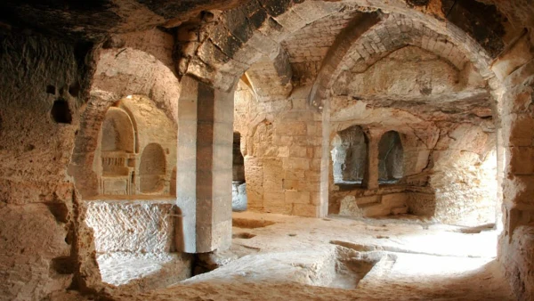 Abbaye troglodytique de Saint-Roman