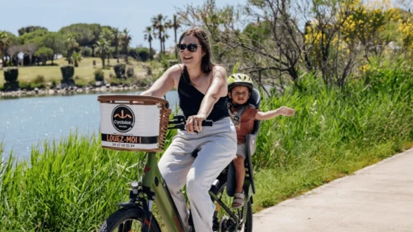 Escapade à vélo entre canal, vignes et Camargue