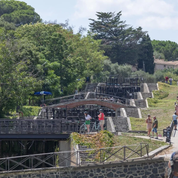 Le canal du Midi et les 9 écluses de Fonseranes