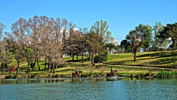 Nature, lac et vergers de Vallabrègues
