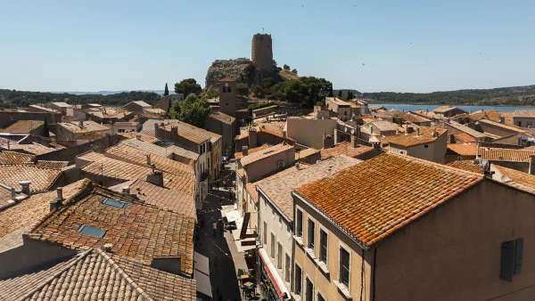 Village en circulade et tour Barberousse