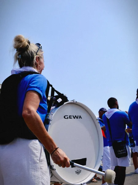 Quand les percussions sont là, les marins dansent