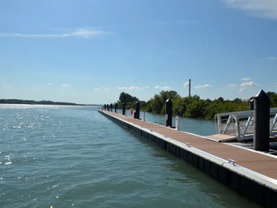 Aramon - Halte Fluviale Les Estères